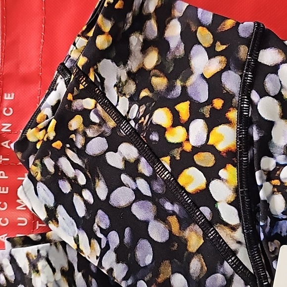 * NWT LULULEMON Train Times Training Luxtreme Pant 25" SIZE 4 - Picture 4 of 4